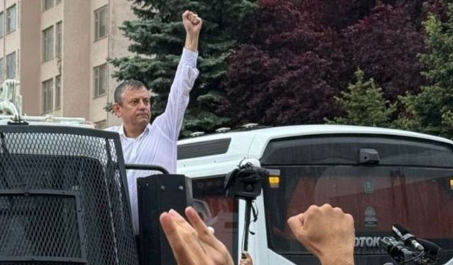 Özgür Özel'den parti binasına yönelik polis müdahalesine sert tepki