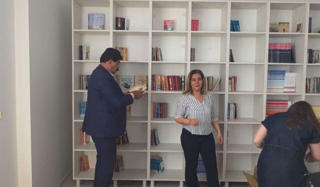 Sırrı Süreyya Önder Parkı Sevgi Kütüphanesi'ne Beşiktaş'tan kitap desteği