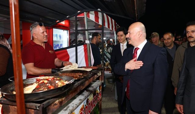 Vali Küçük, MotoFest alanındaki esnafı ziyaret etti