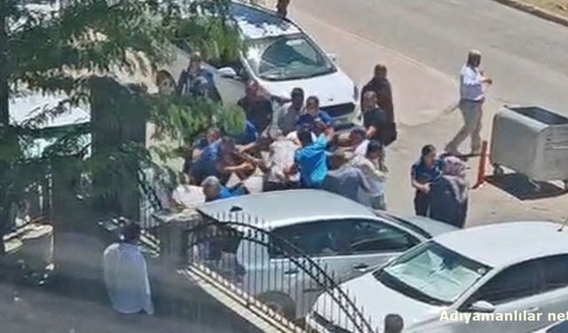 Adıyaman Adliyesi Önünde İki Grup Birbirine Girdi