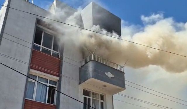 Adıyaman'da Apartman Dairesinde Yangın Paniği