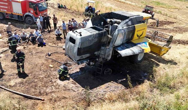 Adıyaman’da buğday hasadı sırasında biçerdöver alevlere teslim oldu