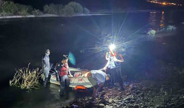 Batman Garzan Çayı'nda Mahsur Kalan 3 Piknikçi Kurtarıldı