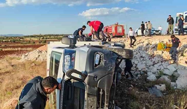 Mardin'de'de Kızılay Aracı Kaza Yaptı, 4 Kişi Yaralandı