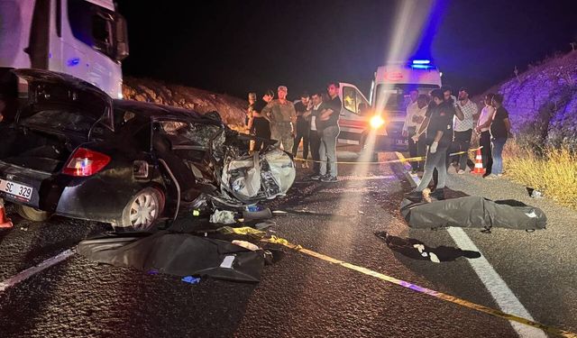 Şanlıurfa'da İki Otomobil Çarpıştı 2 Ölü, 6 Yaralı var