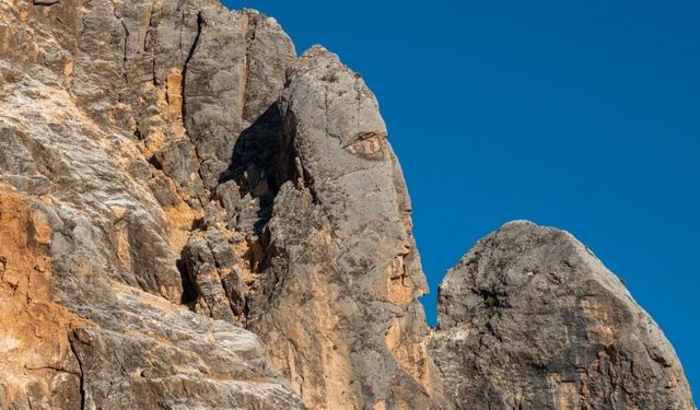Arsemia'da İnsan Yüzünü Andıran Kaya Oluşumu Dikkat Çekti