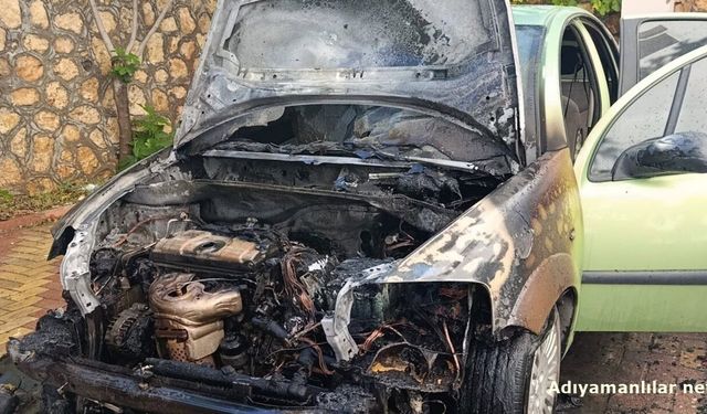 Besni'de Park Halindeki Otomobil Yandı
