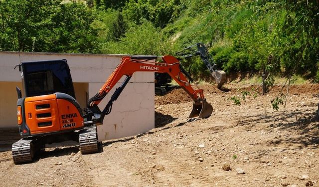 Kahta'da Ebu Sadık Türbesi'nde onarım ve peyzaj çalışması