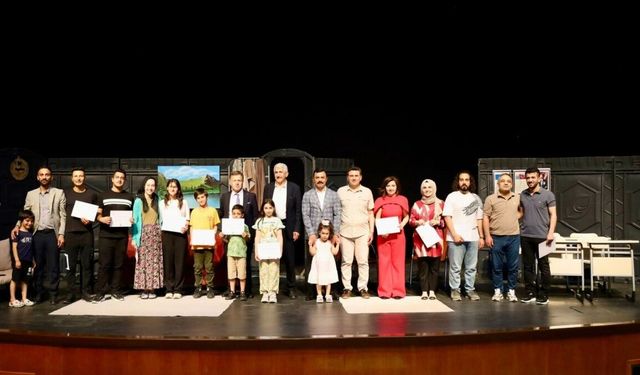 Kahta'da Aile İçi İletişimi Konu Alan Tiyatroya Yoğun İlgi