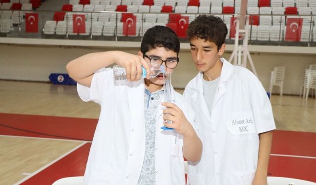 Kahta’da Yarışmada Dereceye Giren Öğrencilere Ödülleri Verildi
