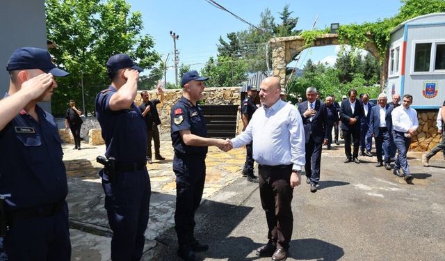 Vali Küçük Belören'de Jandarma Personeliyle Buluştu
