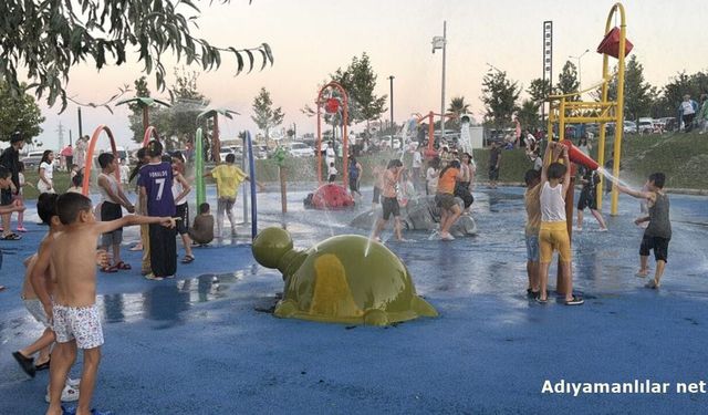 Adıyaman'da Çocuklar Serinliği Su Oyun Parklarında Buldu