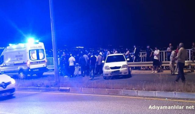 Adıyaman'da Otomobil Bariyerlere Çarptı 4 Yaralı