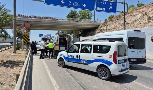 Hasta nakil aracı arızalanan otomobile çarptı: 1 yaralı