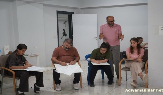 AKEM'de Aileler Birlikte Resim Eğitimi Alıyor