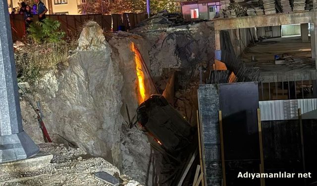 Çarpışan Otomobillerden Biri İnşaat Çukuruna Düştü 3 Yaralı