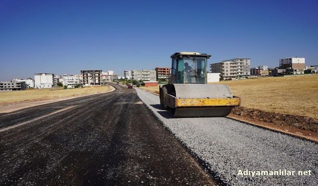 Kahta'da Asfalt Ve Parke Çalışmaları Hız Kesmeden Sürüyor