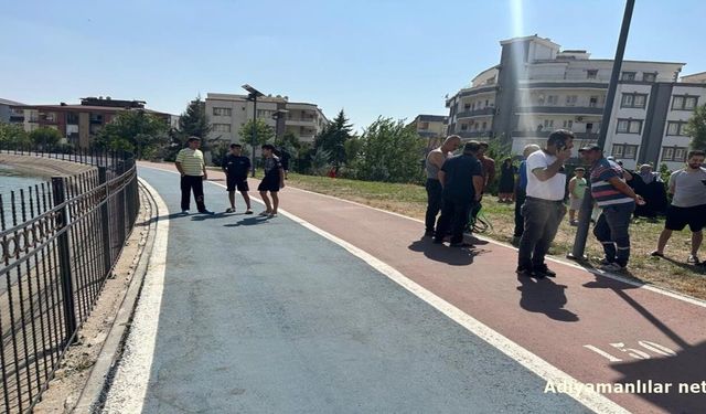 Selfie Çekerken Sulama Kanalına Düştü Vatandaşlar Kurtardı