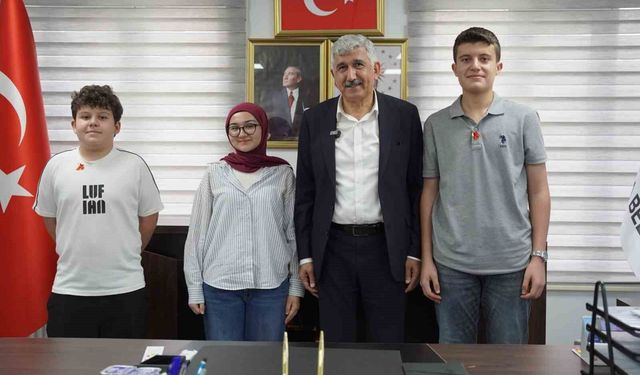Başkan Hallaç, başarılı öğrencileri halkın makamında ağırladı
