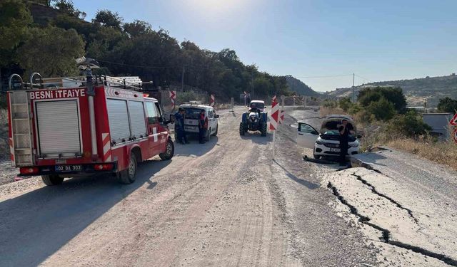 Heyelan Nedeniyle Bozulan Yolda Otomobil Kaza Yaptı