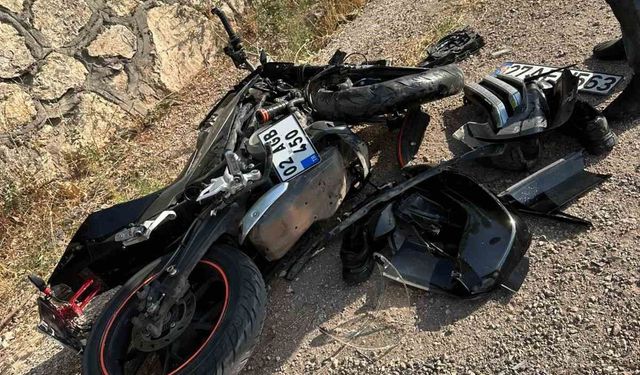 Otomobilin çarptığı motosiklet sürücüsü ağır yaralandı