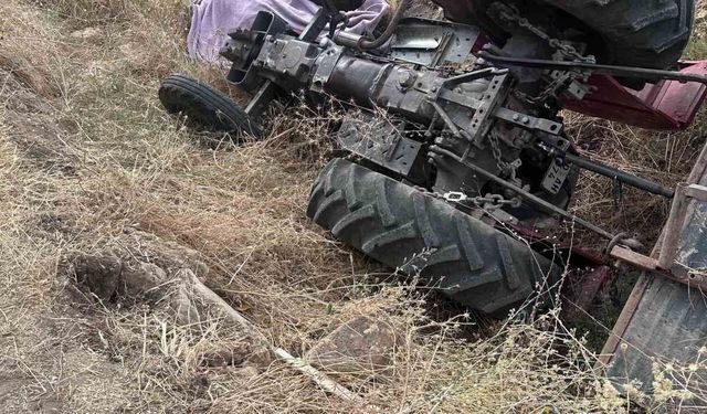 Traktör şarampole devrildi: 1 ölü