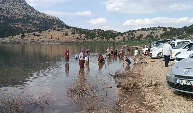 Vatandaşlar şifa bulmak için dağların arasında kilometrelerce yol gidiyor