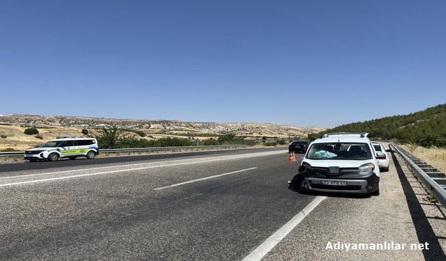 Besni'de İki Araç Çarpıştı 5 Kişi Yaralandı