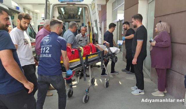 Çelikhan'da Motosiklet Ve Otomobil Çarpıştı 1 Ağır Yaralı