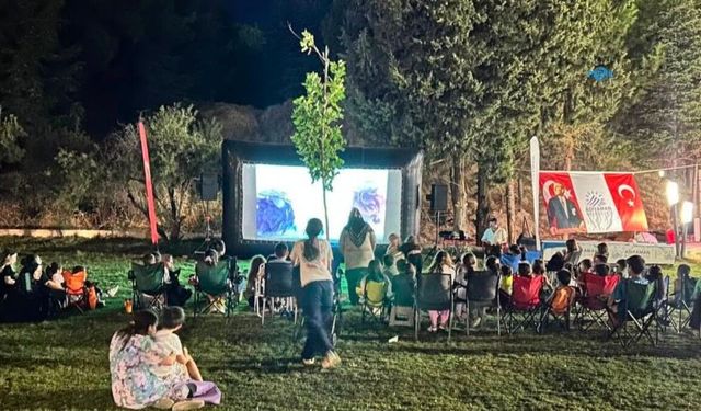 Çocuklar Adıyaman’da Yıldızların Altında Film İzledi