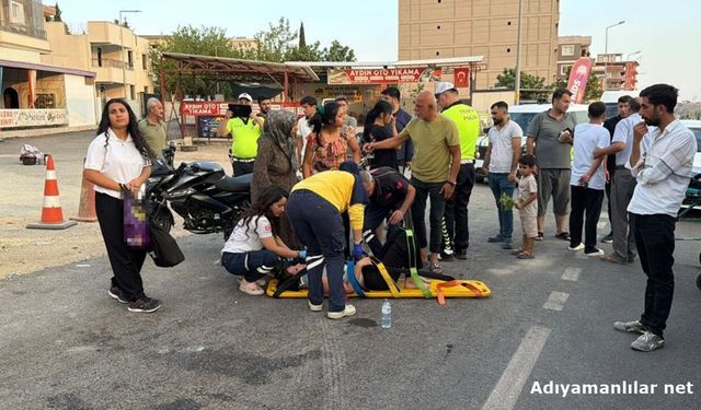 Ehliyetsiz Motosiklet Sürücüsü Otomobile Çarptı: 2 Yaralı