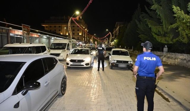 Adıyaman'da asayiş uygulamasında 1 aranan şahıs yakalandı