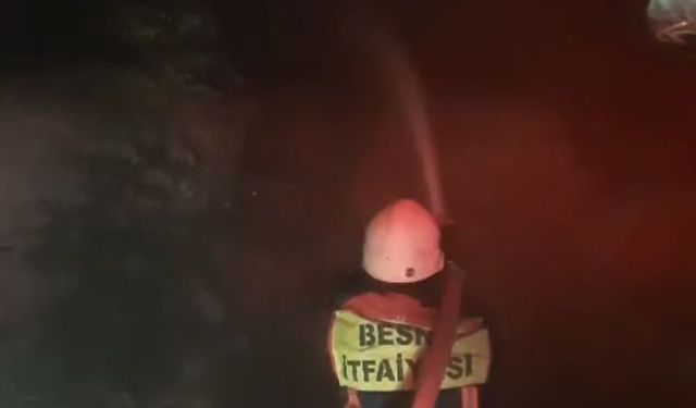 Besni'de iki katlı ev alev alev yandı