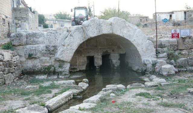Ferit Gölgül Pirin'deki Roma Çeşmesi'ni ölçtü: 'Bu suyu içmeyin'