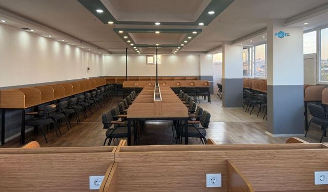 Kahta'da öğrencilere yeni çalışma alanı: Modern English Kitap Kafe açıldı