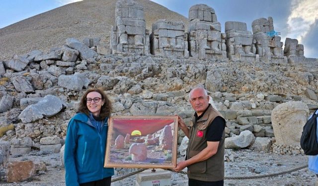 34 yıllık Nemrut emektarı Mente'den Büyükelçi Anderson'a özel hediye