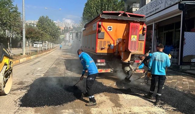 Adıyaman'da 6 mahallede yol onarımı yapılıyor