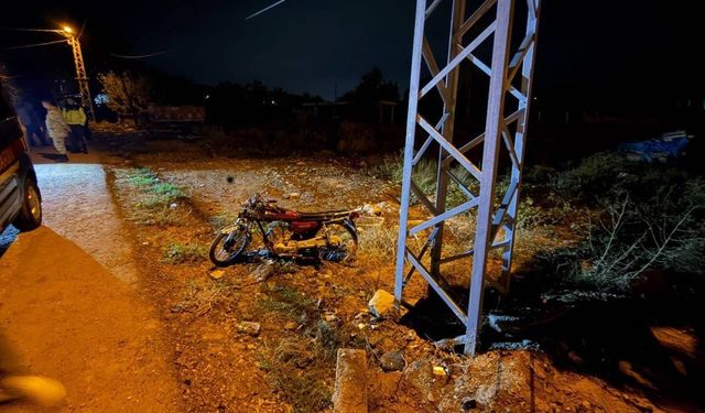Elektrik direğine çarpan motosiklet sürücüsü hayatını kaybetti