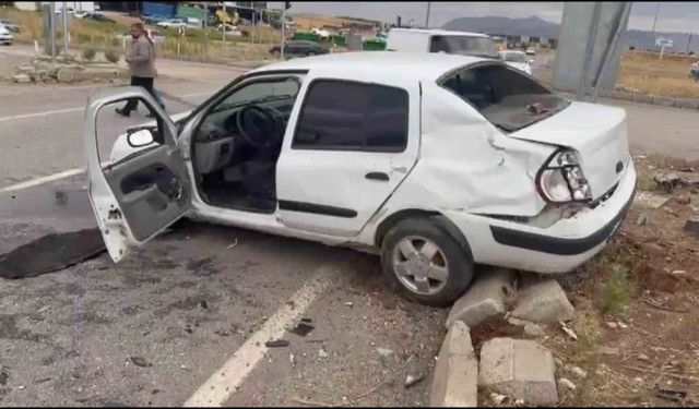 Adıyaman’da iki otomobil kafa kafaya çarpıştı: 5 yaralı