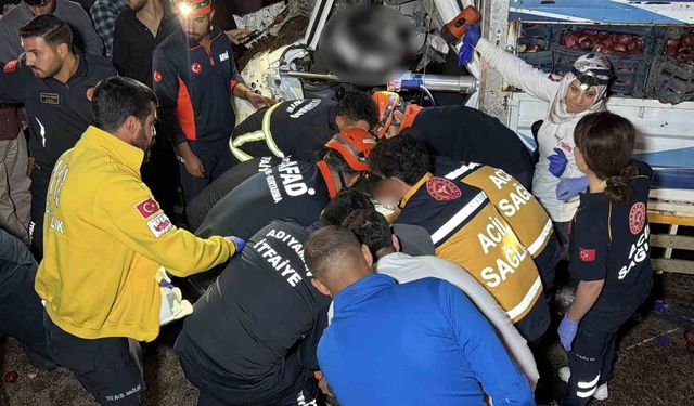 Kamyonet traktöre arkadan çarptı: 1 ölü, 1 yaralı