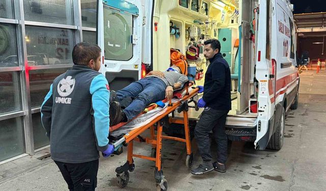 Kayganlaşan yolda devrilen motosikletin sürücüsü yaralandı