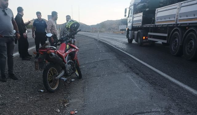 Motosiklet bariyere çarptı: 1 yaralı