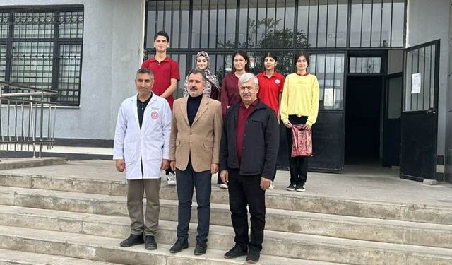 Müdür Ökkeş Uysal’dan Başarılı Öğrencilere Anlamlı Ödül