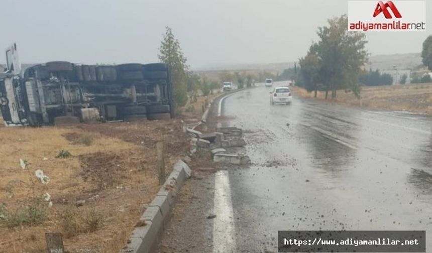 Adıyaman'da kamyonet devrildi sürücüsü yaralandı