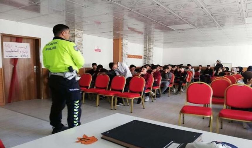 Çelikhan'da öğrencilere trafik eğitimi verildi