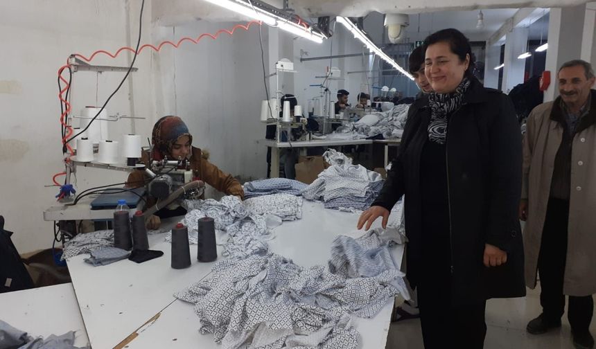 Ulubey, Kahta'da tekstil çalışanlarını ziyaret etti