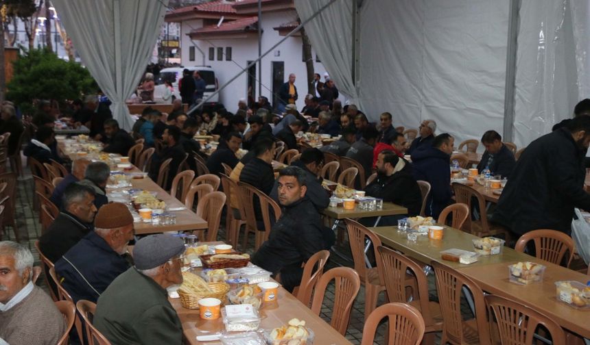 Adıyaman'da 70 noktada ilk iftar açıldı 