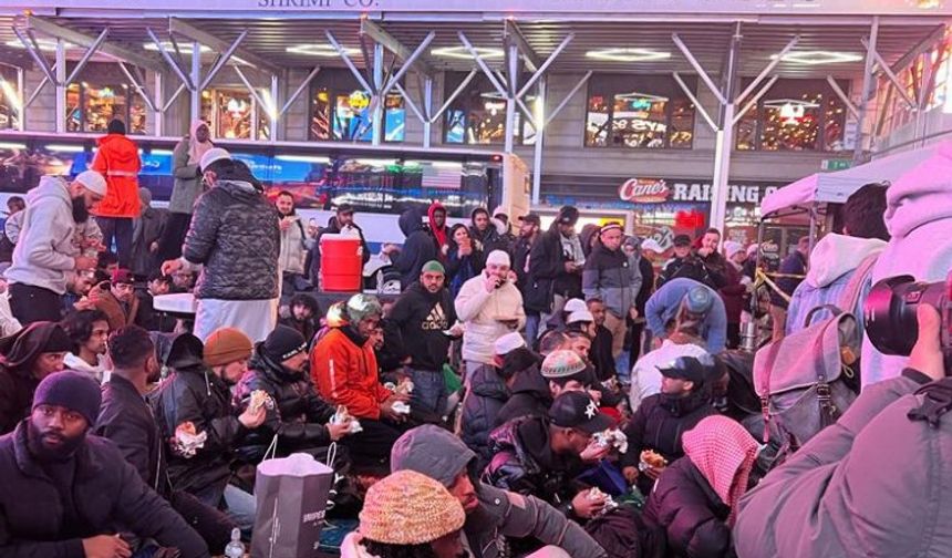 New York Times Meydanı’nda iftar ve teravih