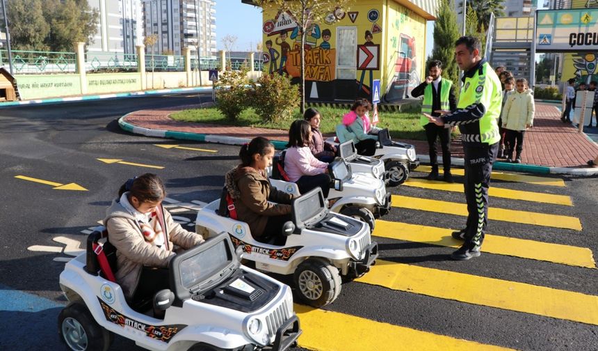 Haliliye Belediyesi ile 4 bin çocuğa trafik bilinci aşılandı  - Videolu Haber