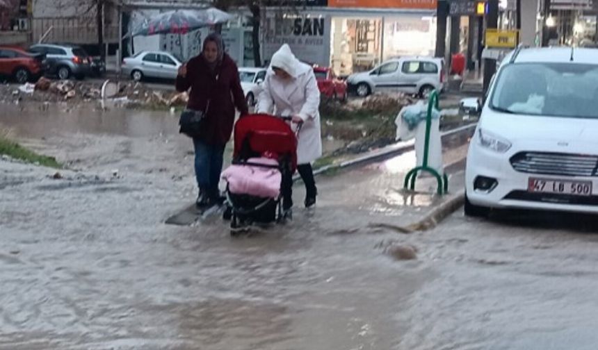 Mardin'de  sağanak yağış hayatı felç etti